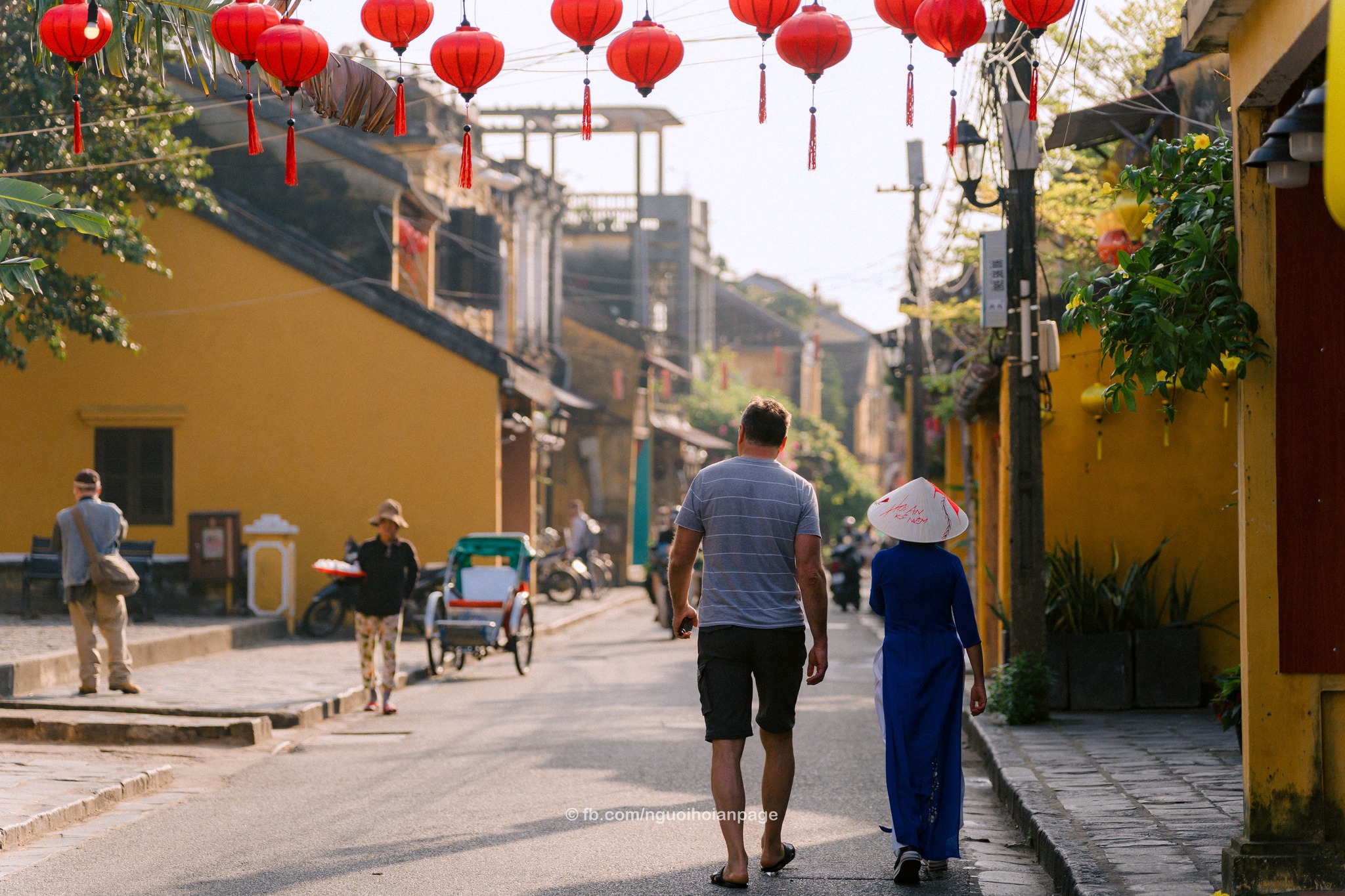 Local people communicate in English with tourists